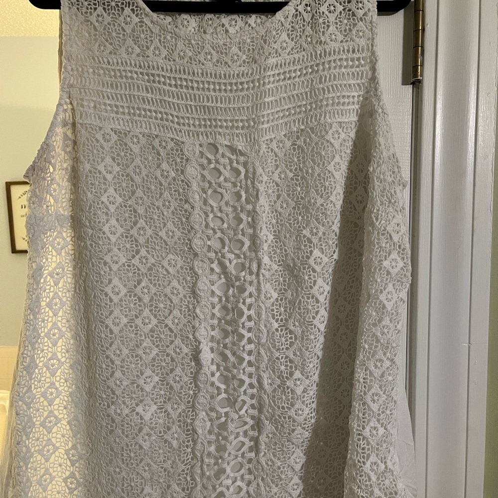 New Directions 1X lace front tank. Lined in front. Soft knit tee on back. Cream